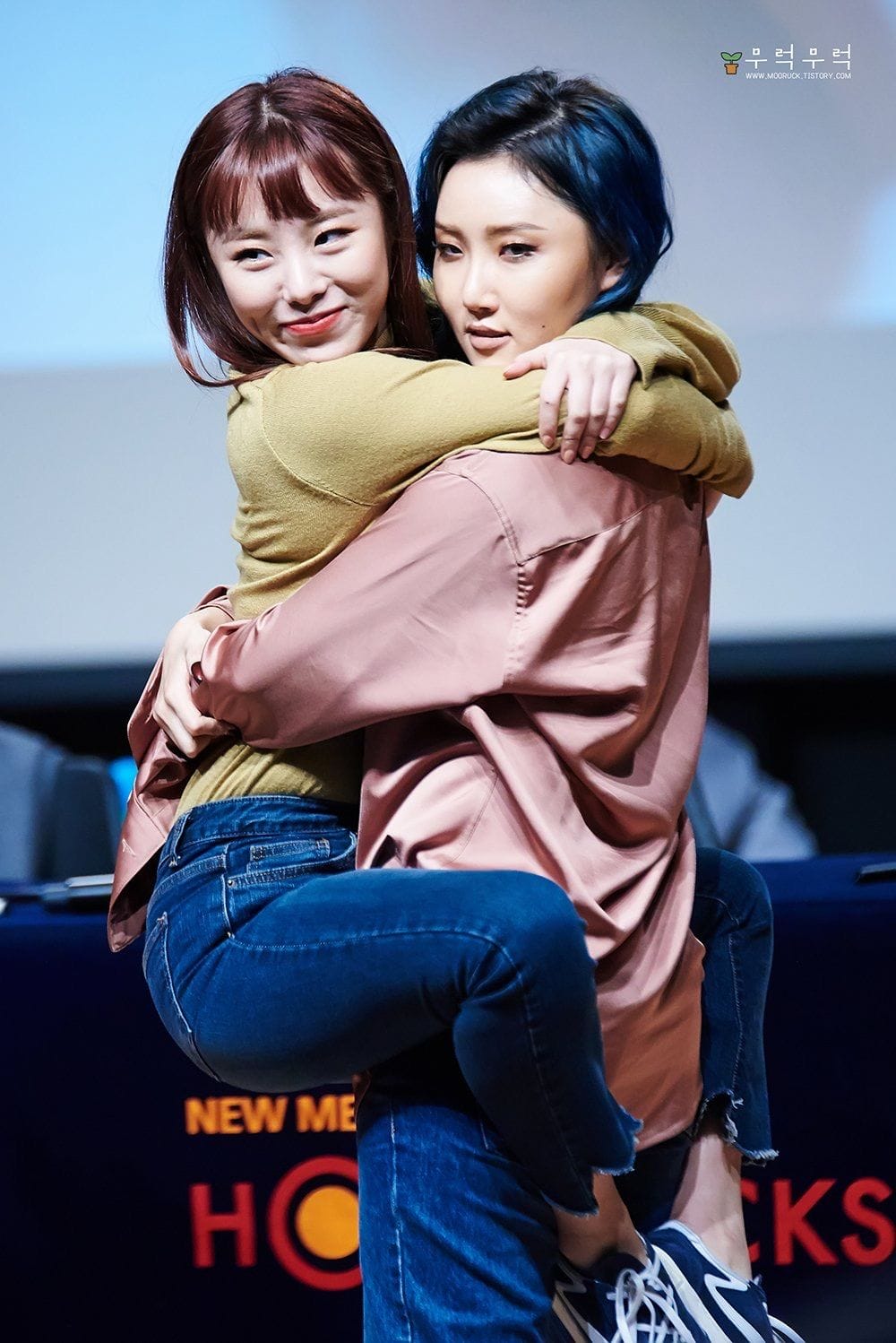 Tình bạn thân thiết giữa Hwasa và Wheein
