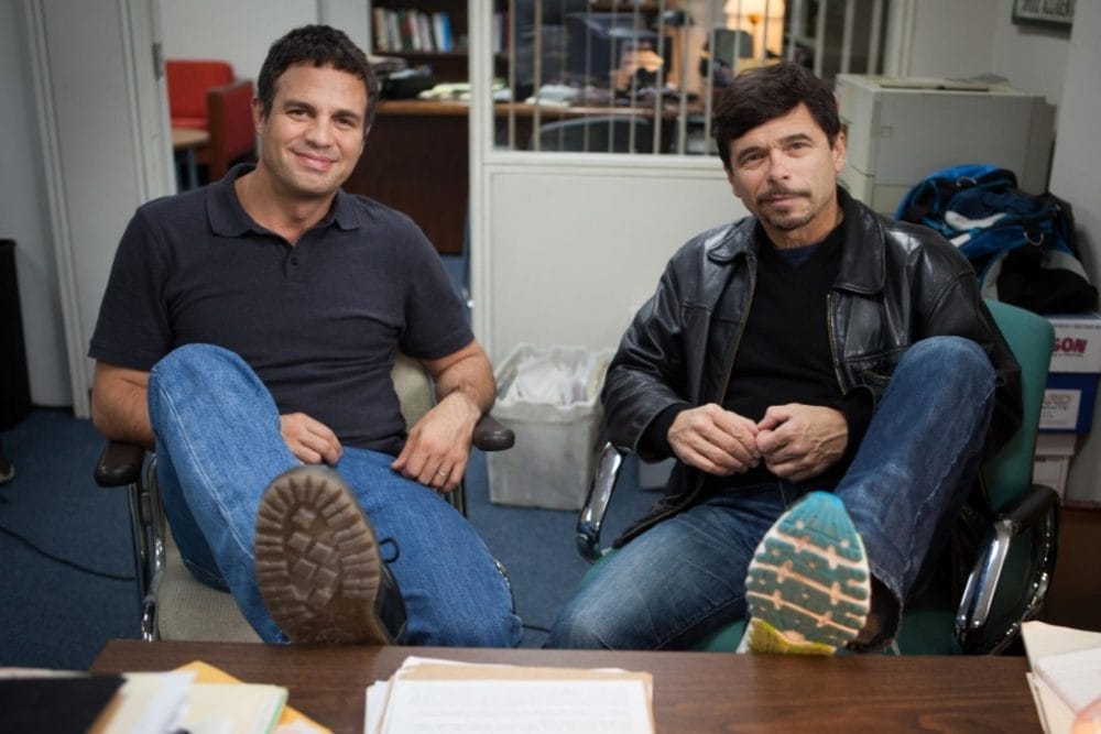 Mark Ruffalo và nhà báo Michael Rezendes phía sau hậu trường Spotlight
