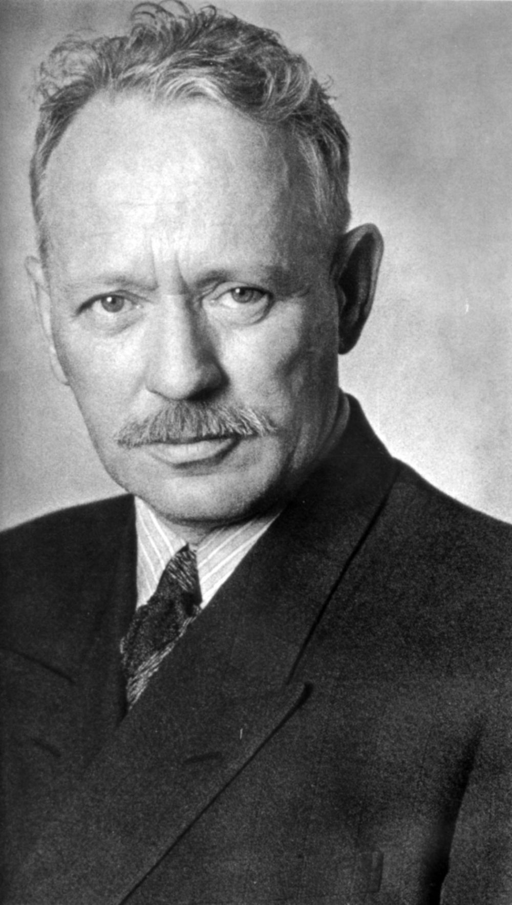 Nhà văn đại tài giành giải thưởng Nobel Văn học danh giá Sholokhov