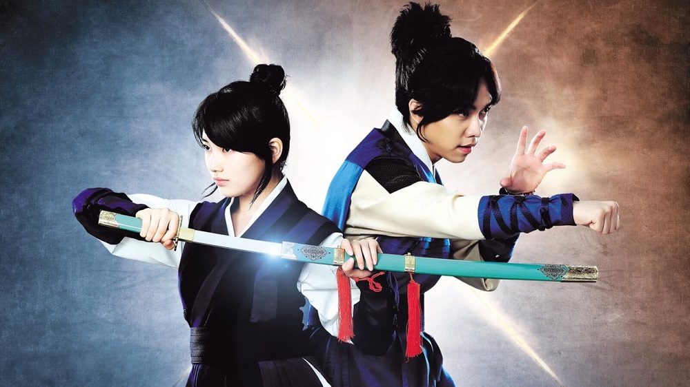 Hai nhân vật chính Gu Family Book