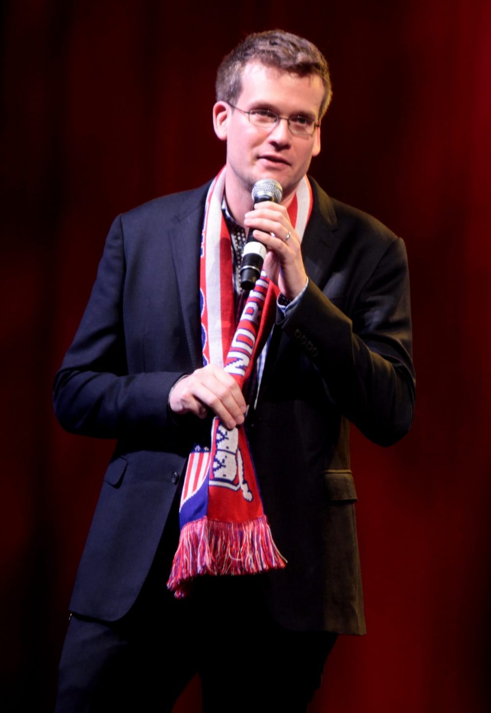 John Green là tác giả của cuốn tiểu thuyết Khi lỗi thuộc về những vì sao