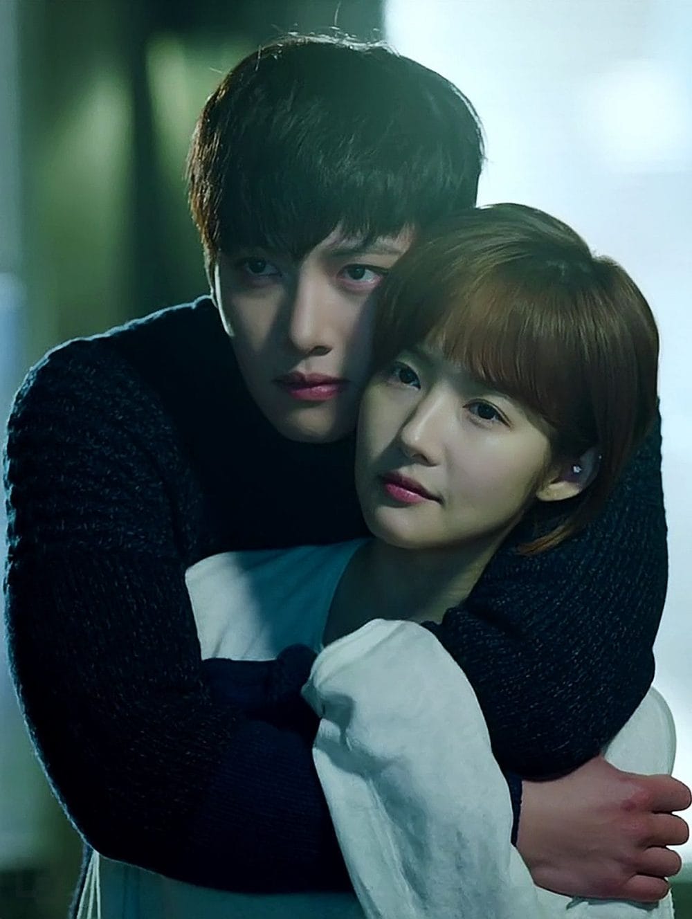 Ji Chang Wook tình tứ bên bạn diễn Park Min Young trong Cứu thế