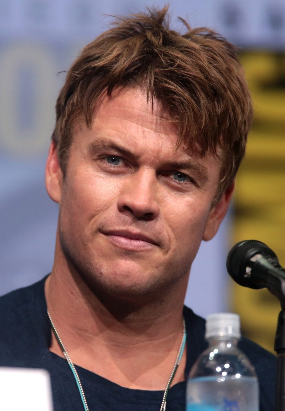Anh cả Luke Hemsworth