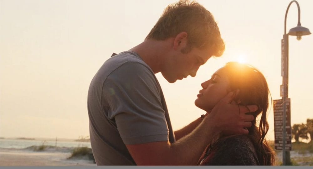 Liam Hemsworth nên duyên cùng Miley Cyrus khi hợp tác cùng nhau trong The Last Song