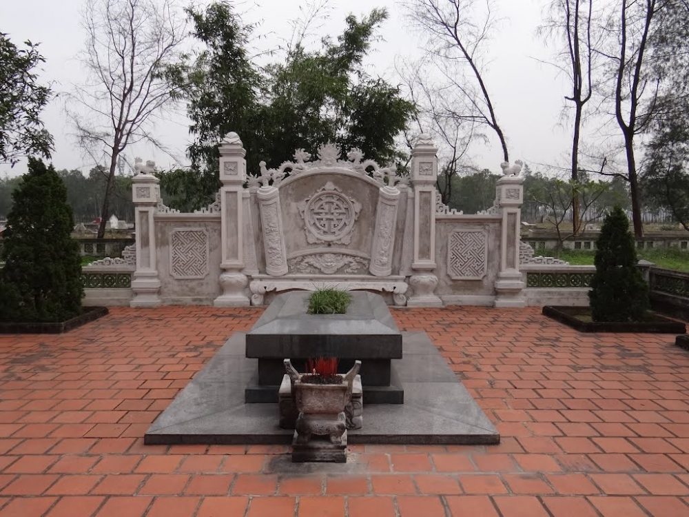 Thể xác Nguyễn Du nằm lại với đất nhưng linh hồn ông sống mãi trong lòng người