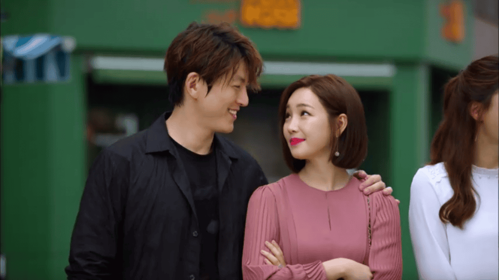 Mối tình đầu gặp lại sau nhiều năm chia tay tạo ra nhiều tình huống dở khóc dở cười