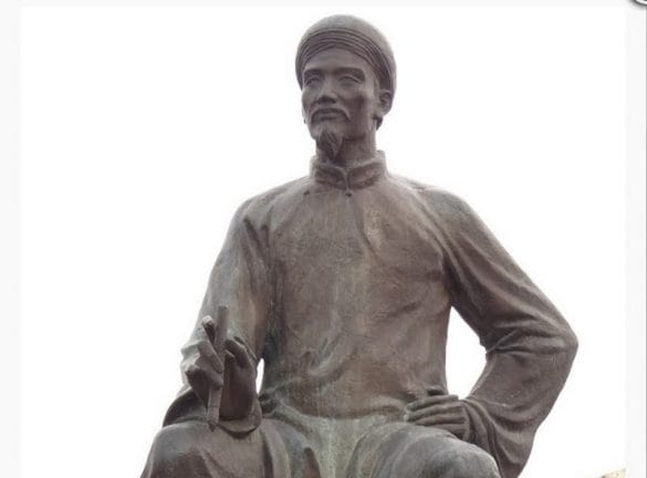 Tượng đại thi hào dân tộc Nguyễn Du