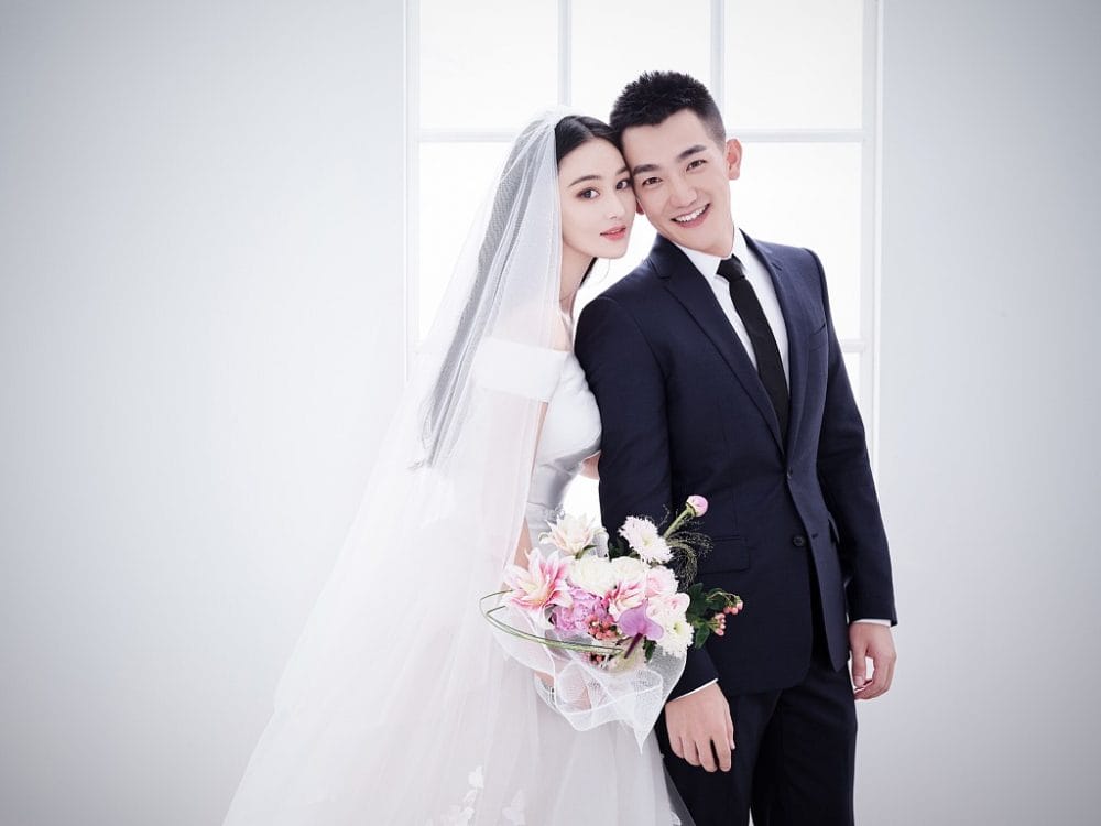 Trương Hinh Dư bên người chồng quân nhân điển trai