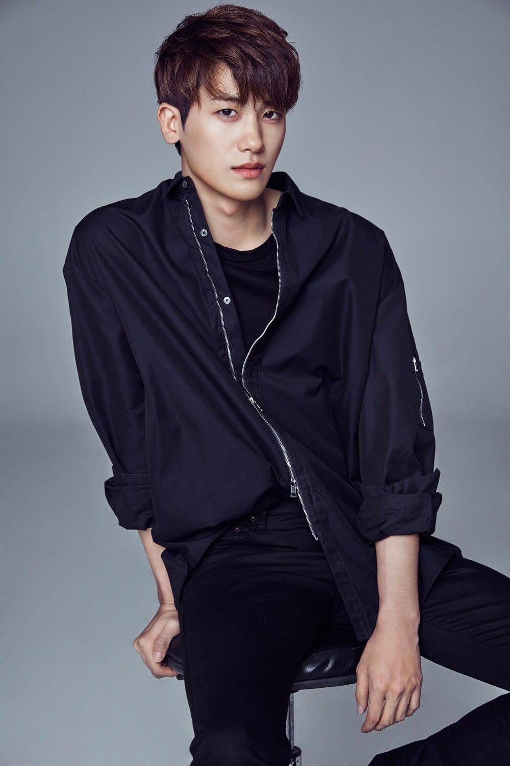 Tạo hình của Park Hyung Sik trong một buổi chụp hình cho tạp trí
