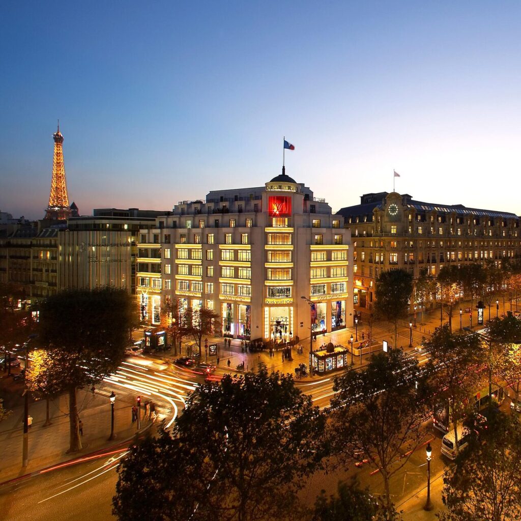Cửa hàng của Louis Vuitton trên đại lộ Champs-Élysées