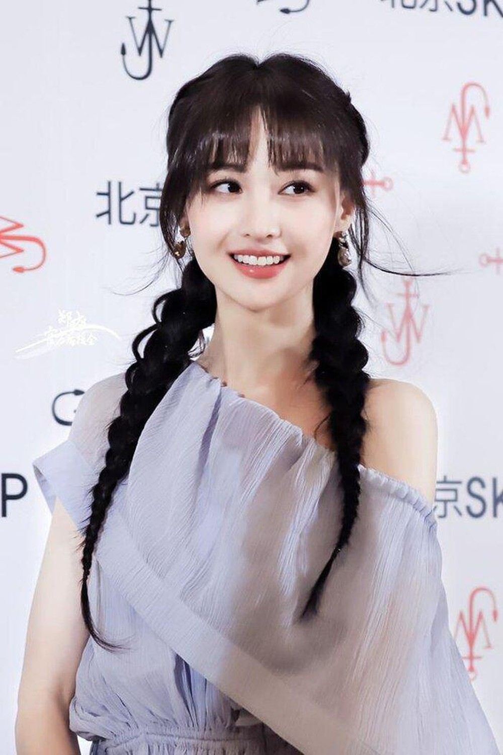 Nữ diễn viên sở hữu vẻ bề ngoài ngọt ngào.