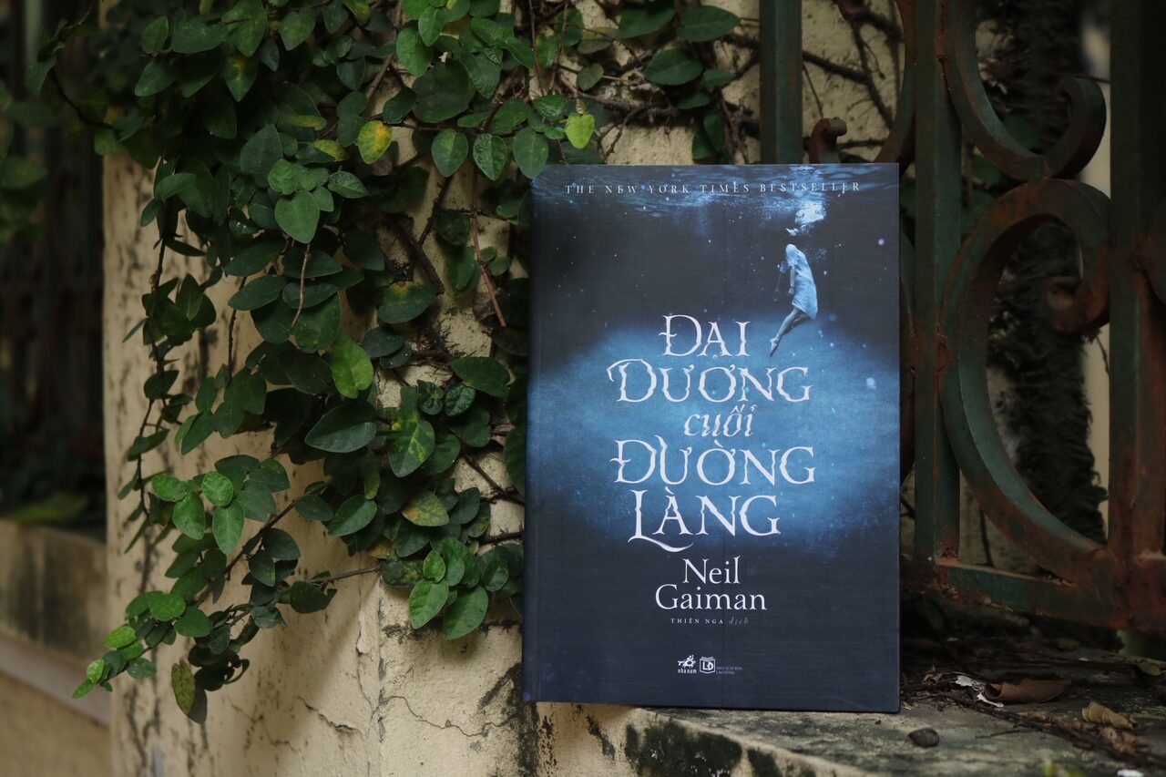 Bìa cuốn sách Đại dương cuối đường làng