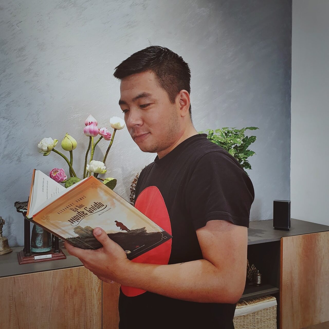 Hình ảnh nhà văn Nguyễn Ngọc Thạch