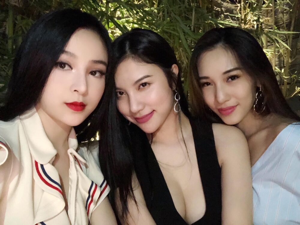 Bộ ba cô nàng xinh đẹp