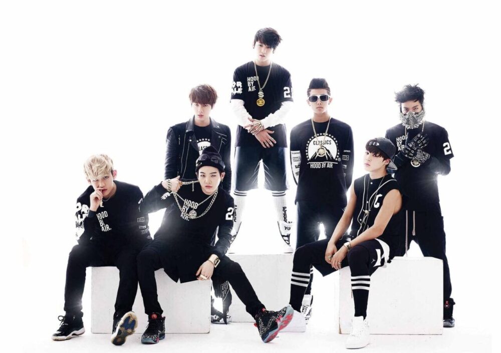 V ra mắt cùng BTS
