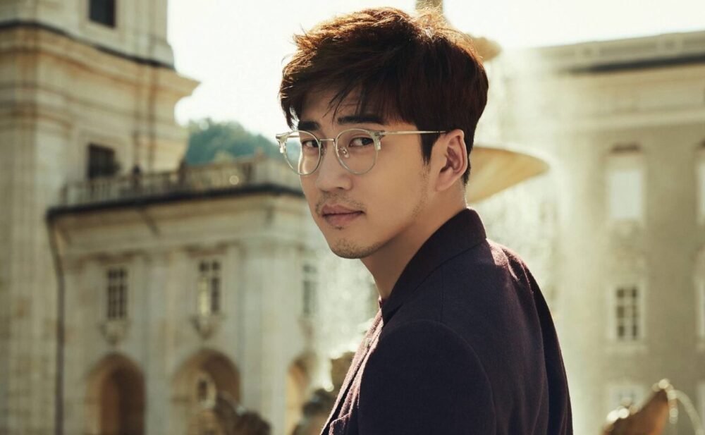 Yoon Kye Sang rời nhóm và theo đuổi sự nghiệp diễn xuất