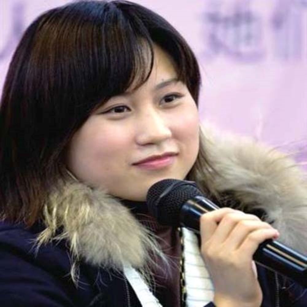 Tác giả Tân Di Ổ thời trẻ