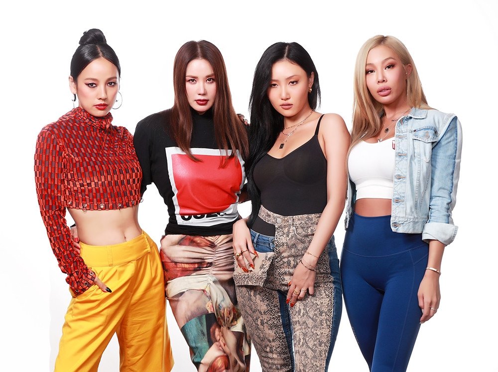 Bốn thành viên của Refund Sisters