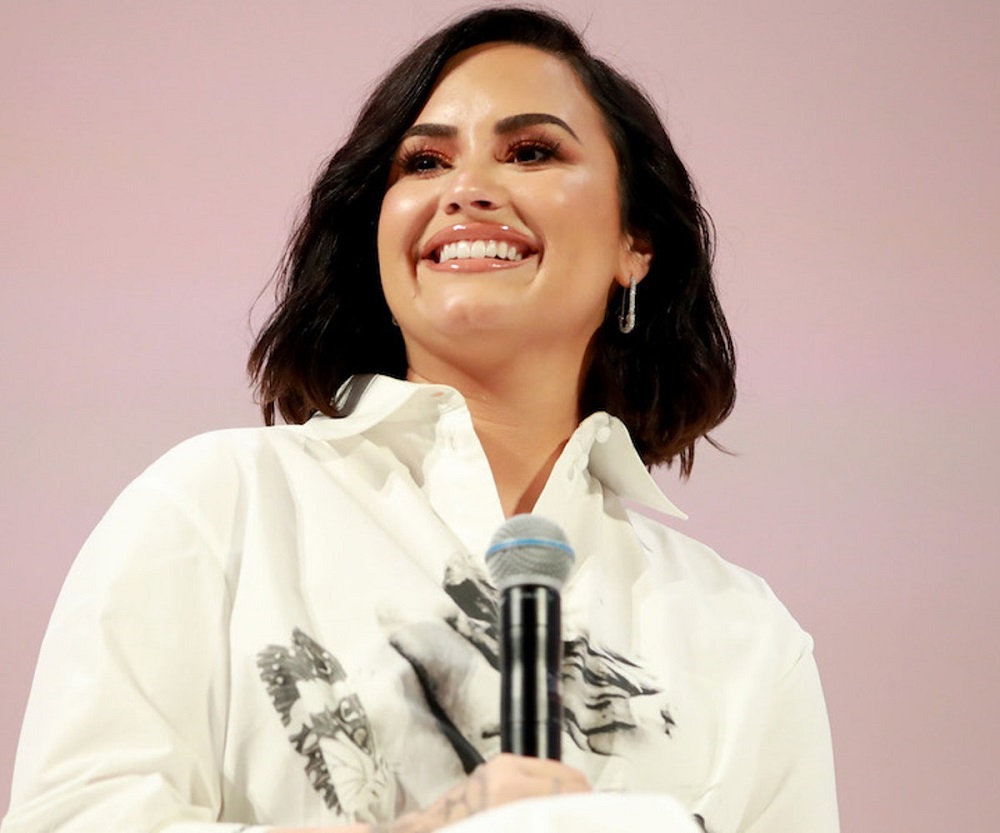 Pillow Talk With Demi Lovato trò chuyện cùng các khách mời nổi tiếng