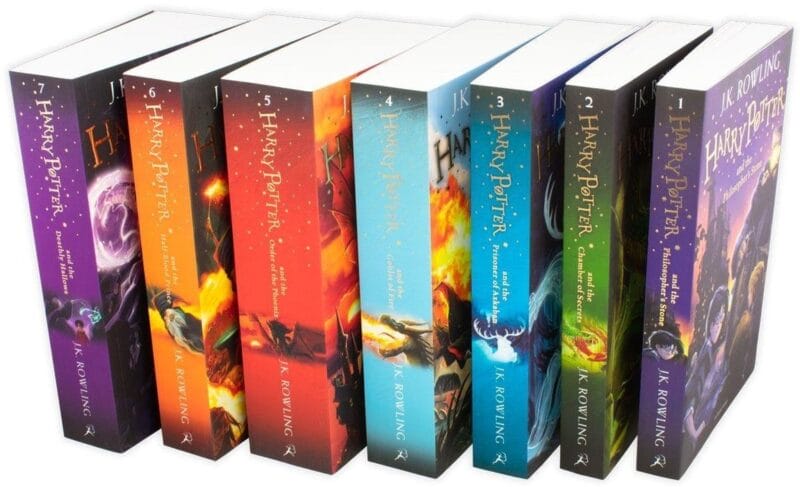 Bảy phần truyện khởi đầu là Harry Potter và hòn đá phù thủy