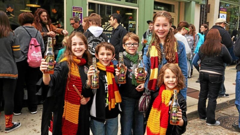 Những người đọc Harry Potter và hòn đá phù thủy