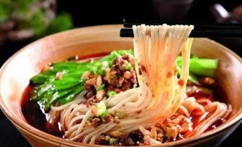 Mì trường thọ là món ăn không thể thiếu trong ngày sinh nhật của người Trung Quốc