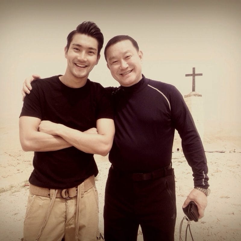 Bức ảnh Choi Siwon cùng với người bố quyền lực của mình