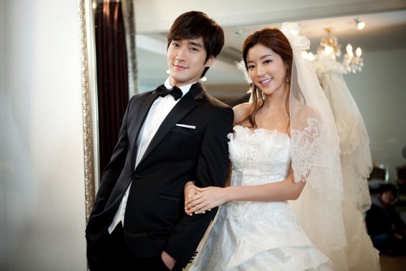 Choi Siwon và nữ diễn viên Park Han Byul trong bộ phim Oh My Lady