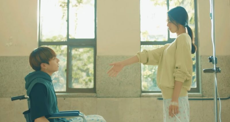 Yuna đóng cùng với cậu em út Jung Kook (BTS)