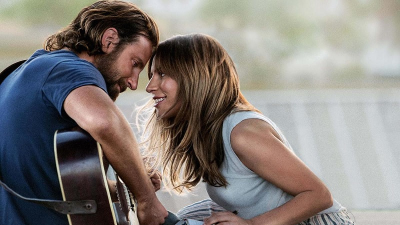Lady Gaga và Bradley Cooper trong phim A Star Is Born