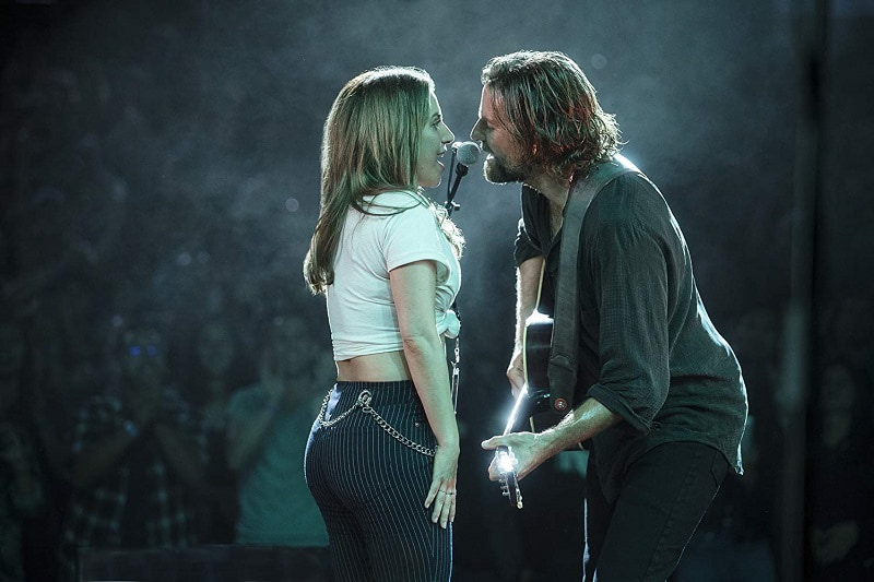 Lady Gaga và Bradley Cooper trong phim A Star Is Born