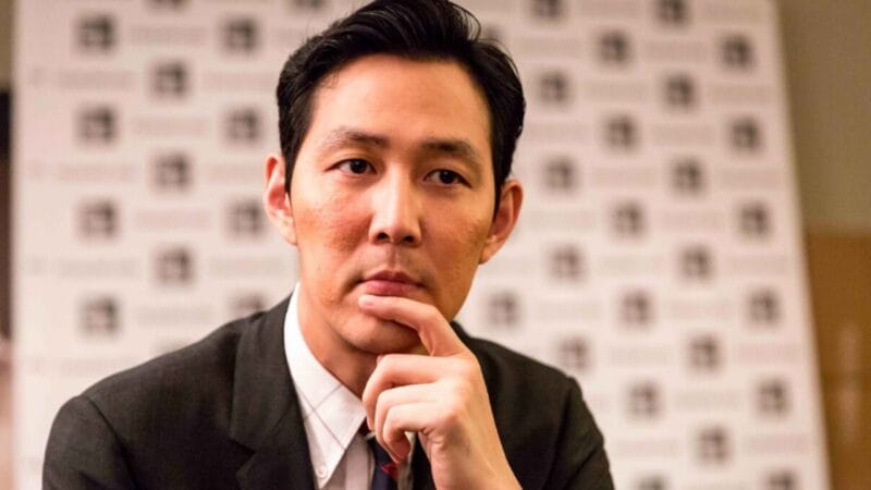 Lee Jung Jae nhận được nhiều lời khen từ giới mộ điệu và công chúng