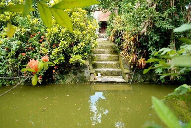 Khung cảnh nơi sống của nhà thơ