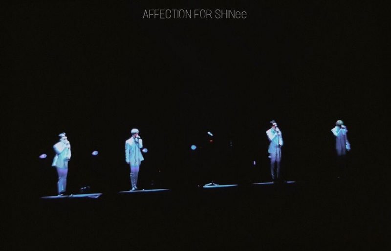 Nhóm đã dành vị trí ở giữa cho Jonghyun