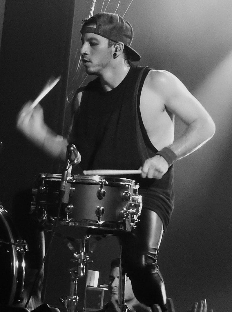 Tay trống cừ khôi Josh Dun của Twenty One Pilots