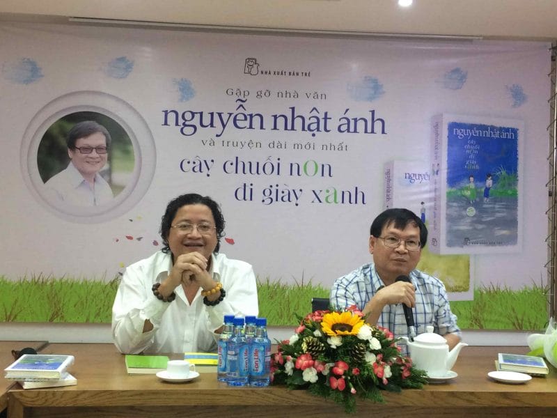 Nhà văn Nguyễn Nhật Ánh trong buổi ra mắt tác phẩm Cây chuối non đi giày xanh