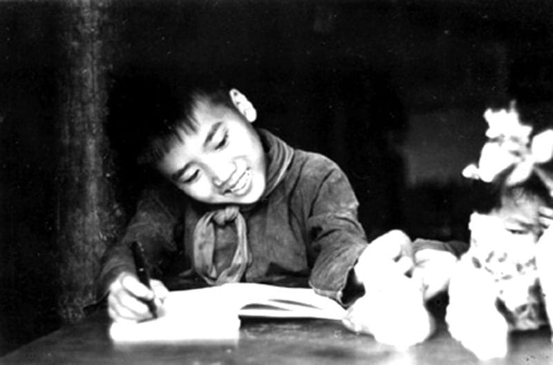 Ảnh lúc nhỏ của nhà thơ