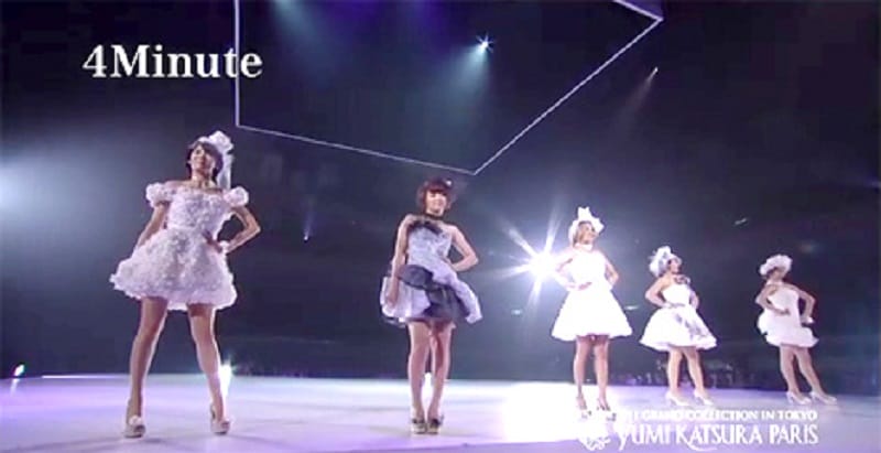 Nghệ sĩ của Cube Entertainment biểu diễn tại show thời trang