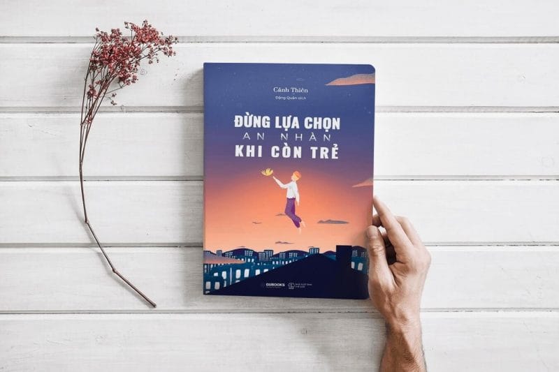 Ảnh bìa cuốn Đừng lựa chọn an nhàn khi còn trẻ