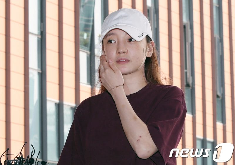 Goo Hara thường xuyên xuất hiện trước công chúng trong trạng thái mệt mỏi và thiếu sức sống