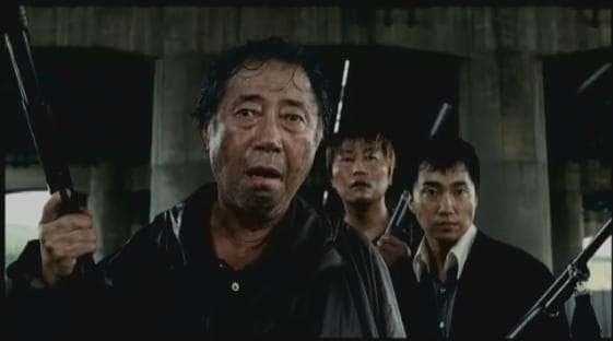 Gia đình Gang Du chiến đấu với quái vật