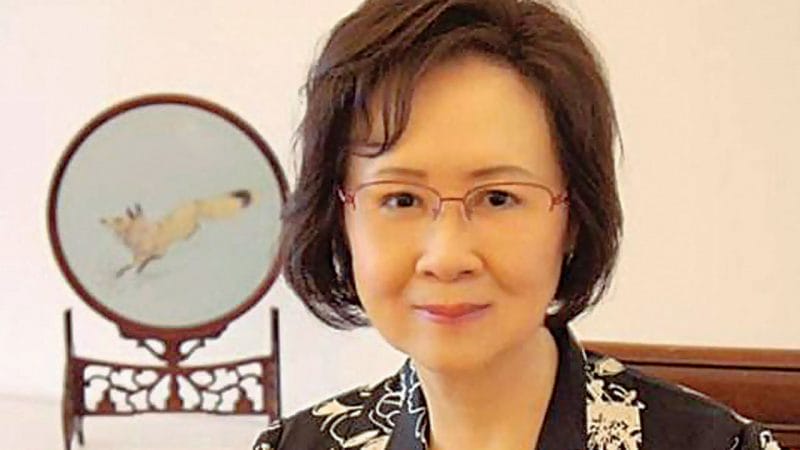 Chân dung nữ sĩ Quỳnh Dao