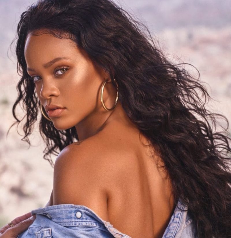 Đĩa đơn SOS là sản phẩm âm nhạc đầu tiên chinh phục ngôi đầu BXH Billboard Hot 100