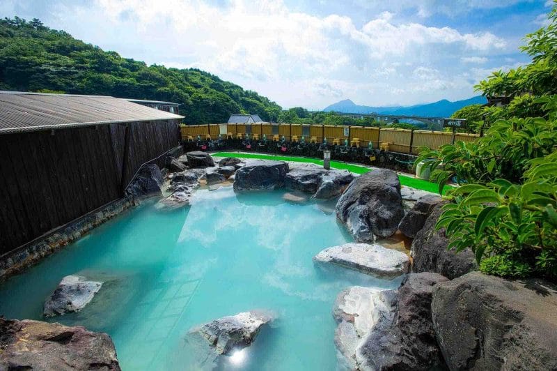 Suối nước nóng Beppu trong Ngàn cánh hạc