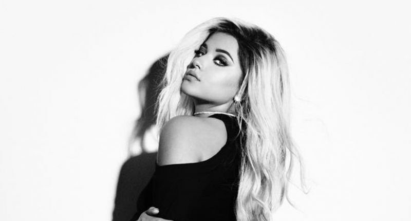 Becky G thuở đầu bén duyên với ca hát