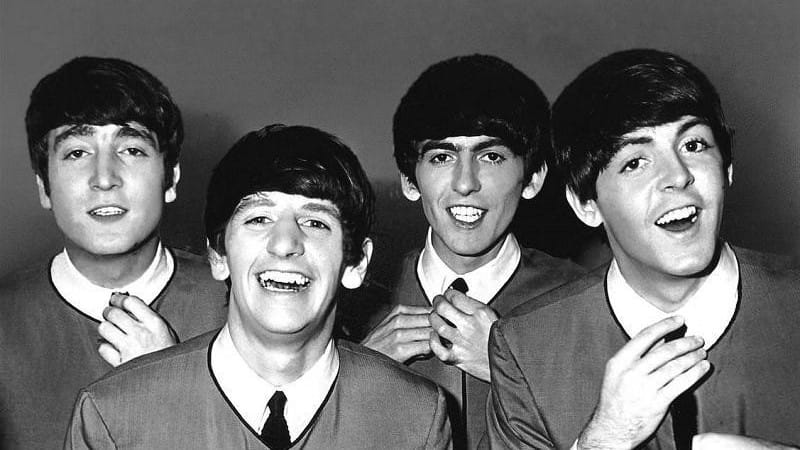 Ringo Starr (thứ hai từ trái sang) nhanh chóng thân thiết với ba thành viên còn lại