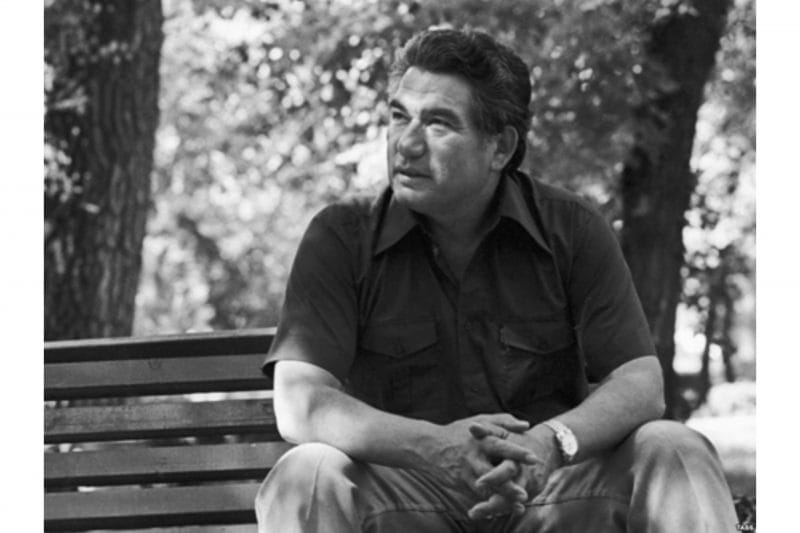 Ảnh tác giả Aitmatov