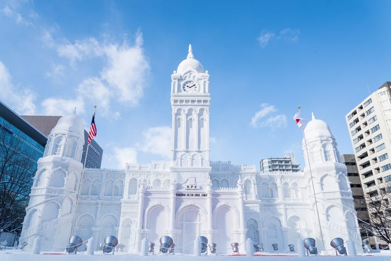 Một trong những công trình điêu khắc tuyết tại lễ hội tuyết Sapporo