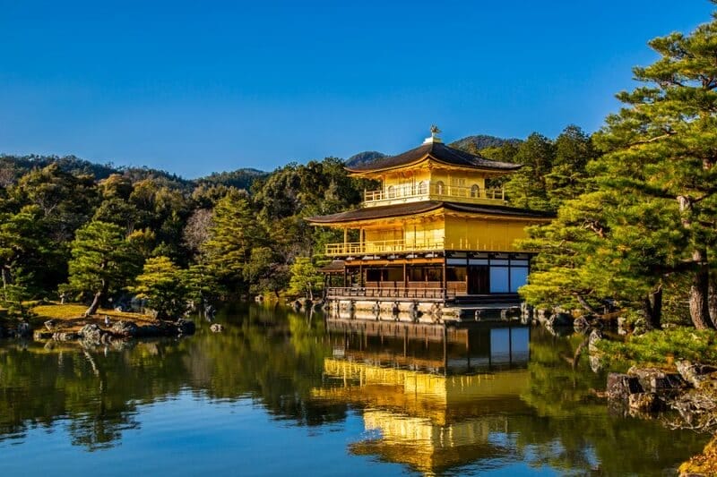 Kinkaku Ji - một trong những hình ảnh biểu tượng của vùng đất cố đô 