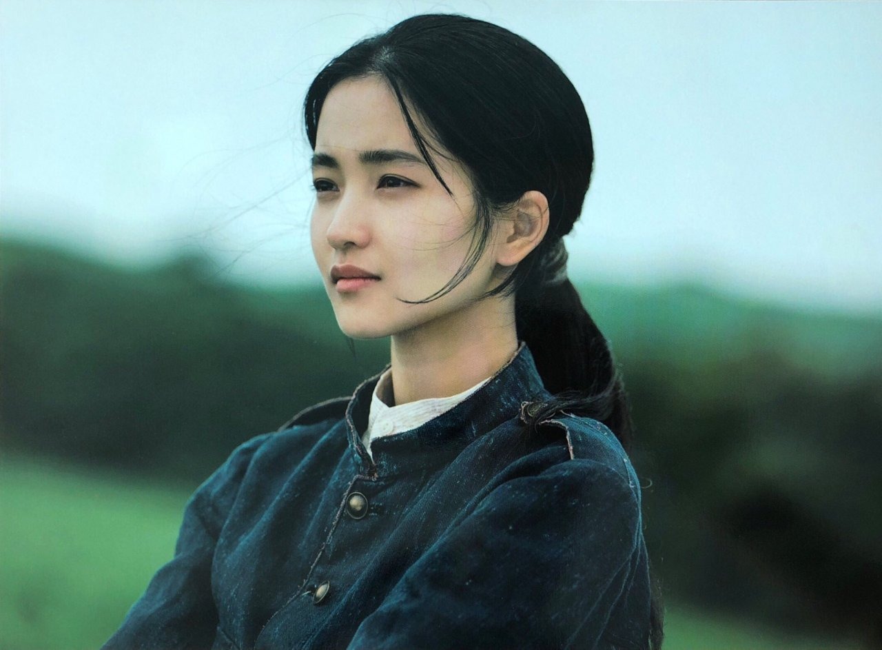 Nhân vật Go Ae Shin (do Kim Tae Ri thủ vai) với tình yêu nước nồng nàn khiến mọi người cảm phục.